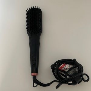 Amika thermal straightening brush